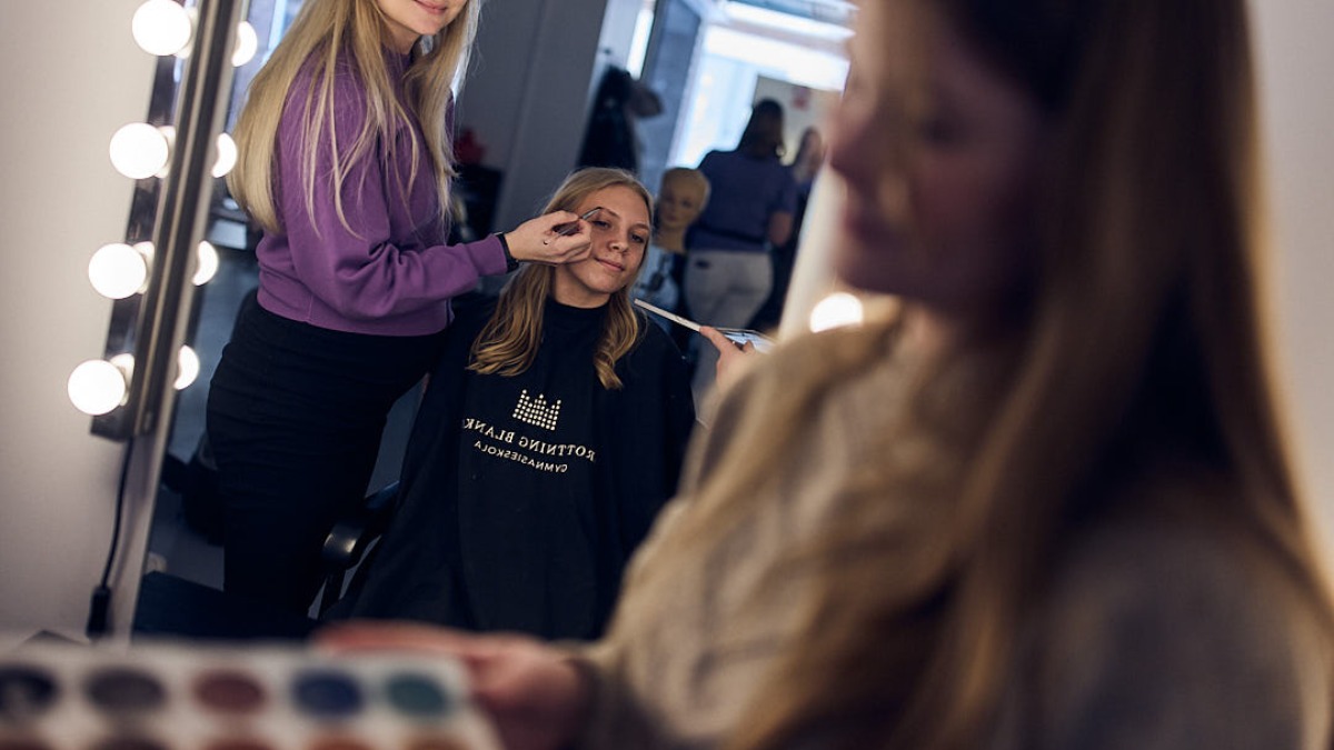 Image for card with title Hår- & makeupstylist